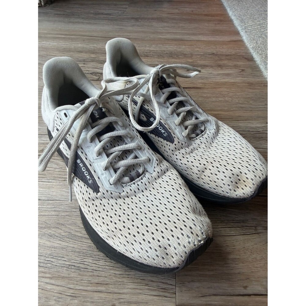 Brooks Men’s Athletic Shoes - Light Gray and charcoal - good used Anthem 6